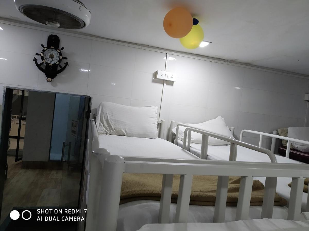 Star Dormitory Mumbai Exterior photo