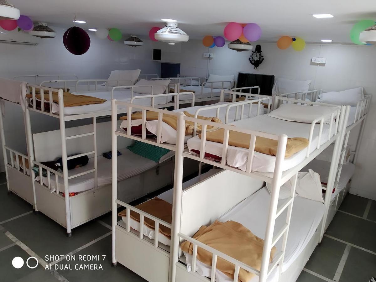 Star Dormitory Mumbai Exterior photo