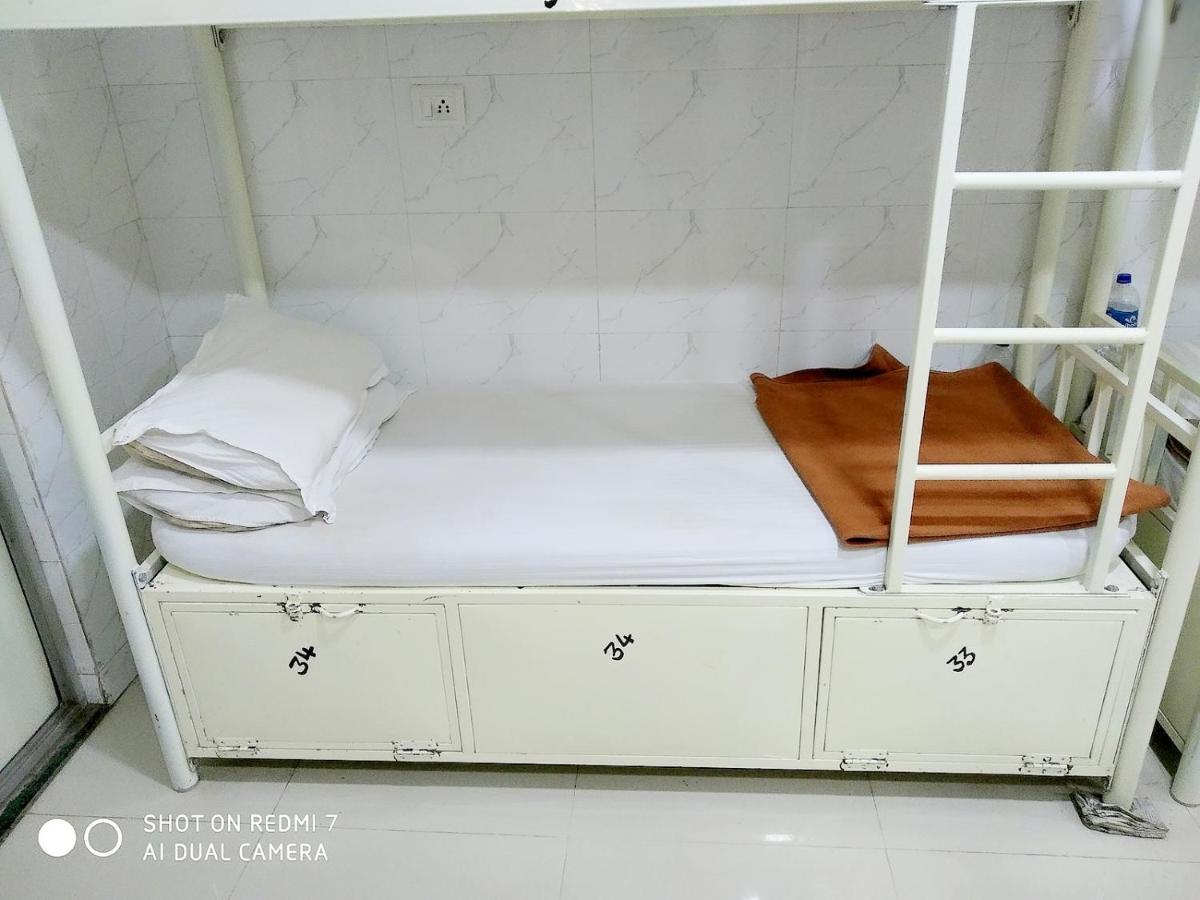 Star Dormitory Mumbai Exterior photo